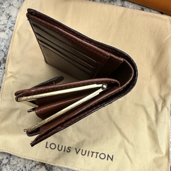 Authentic Louis Vuitton kiss lock wallet - Picture 6 of 12